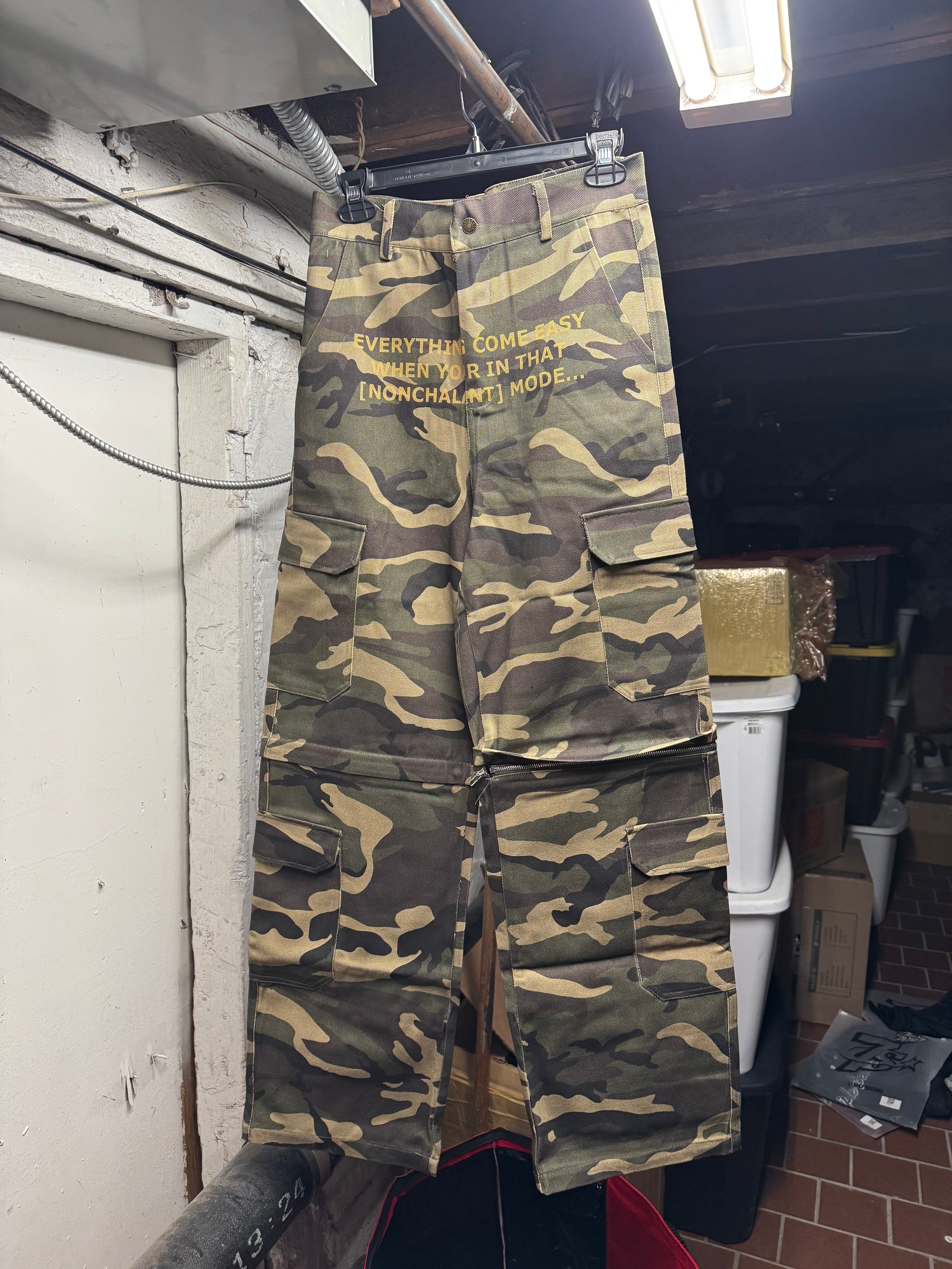 NONCHALANT MODE CONVERTIBLE CARGOS