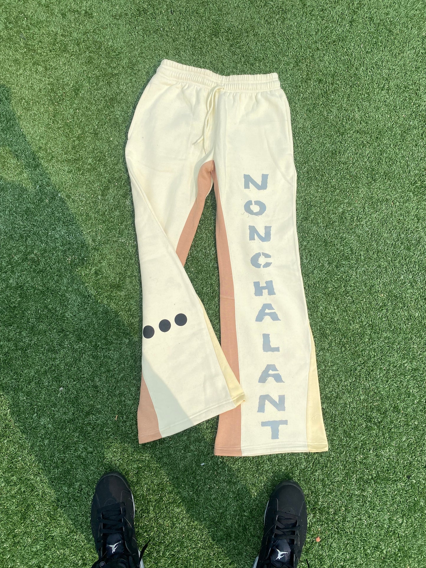 NONCHALANT FLARE SWEATPANTS